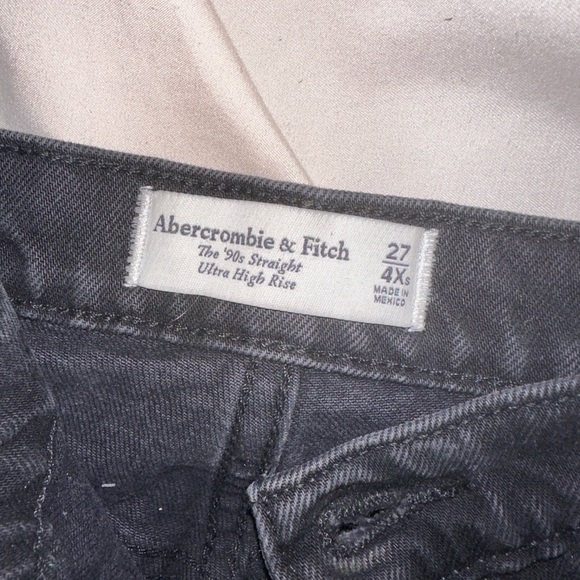 BNWOT Abercrombie 90’s Straight Jean - Picture 3 of 3